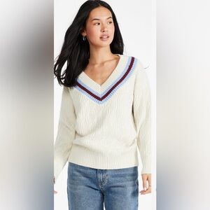 V-neck Sweater Size M